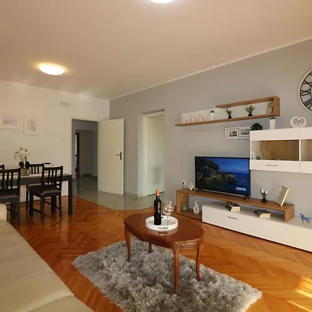 Luna By Interhome Poreč