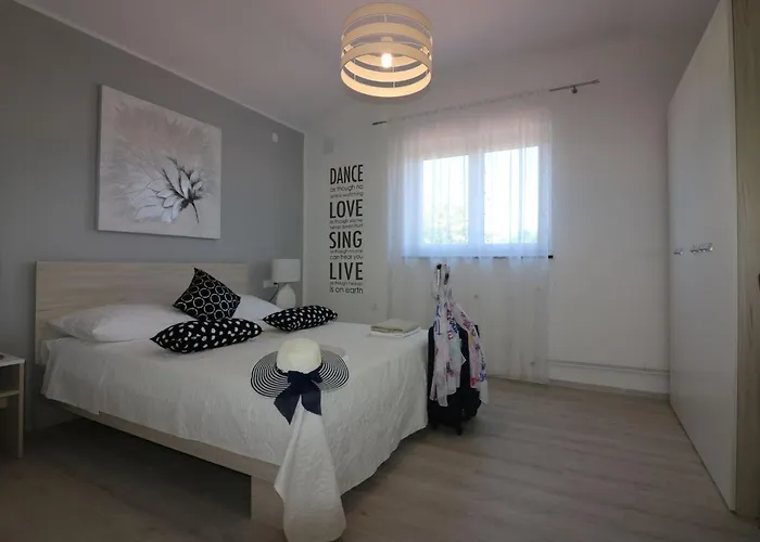Apartman Luna By Interhome Porec
