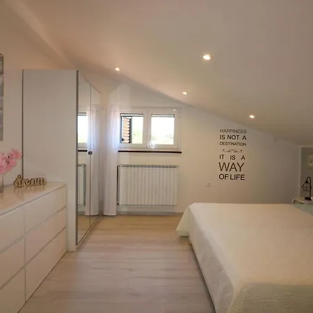 Luna By Interhome * Poreč